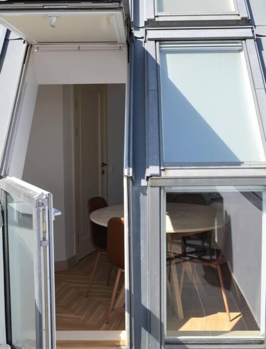Luxury Apartment With A Balcony And View In Riga Old Town Экстерьер фото