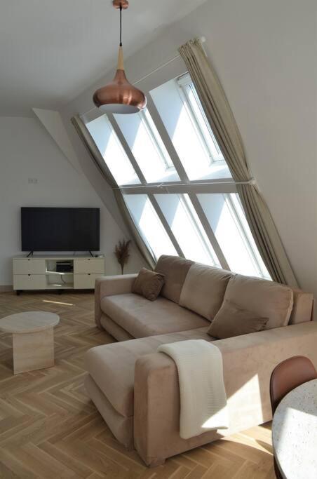 Luxury Apartment With A Balcony And View In Riga Old Town Экстерьер фото