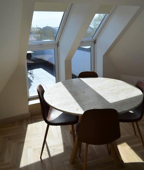 Luxury Apartment With A Balcony And View In Riga Old Town Экстерьер фото